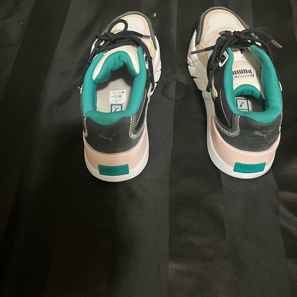 Puma Sneakers with Black and Teal Highlights - Picture 1 of 3